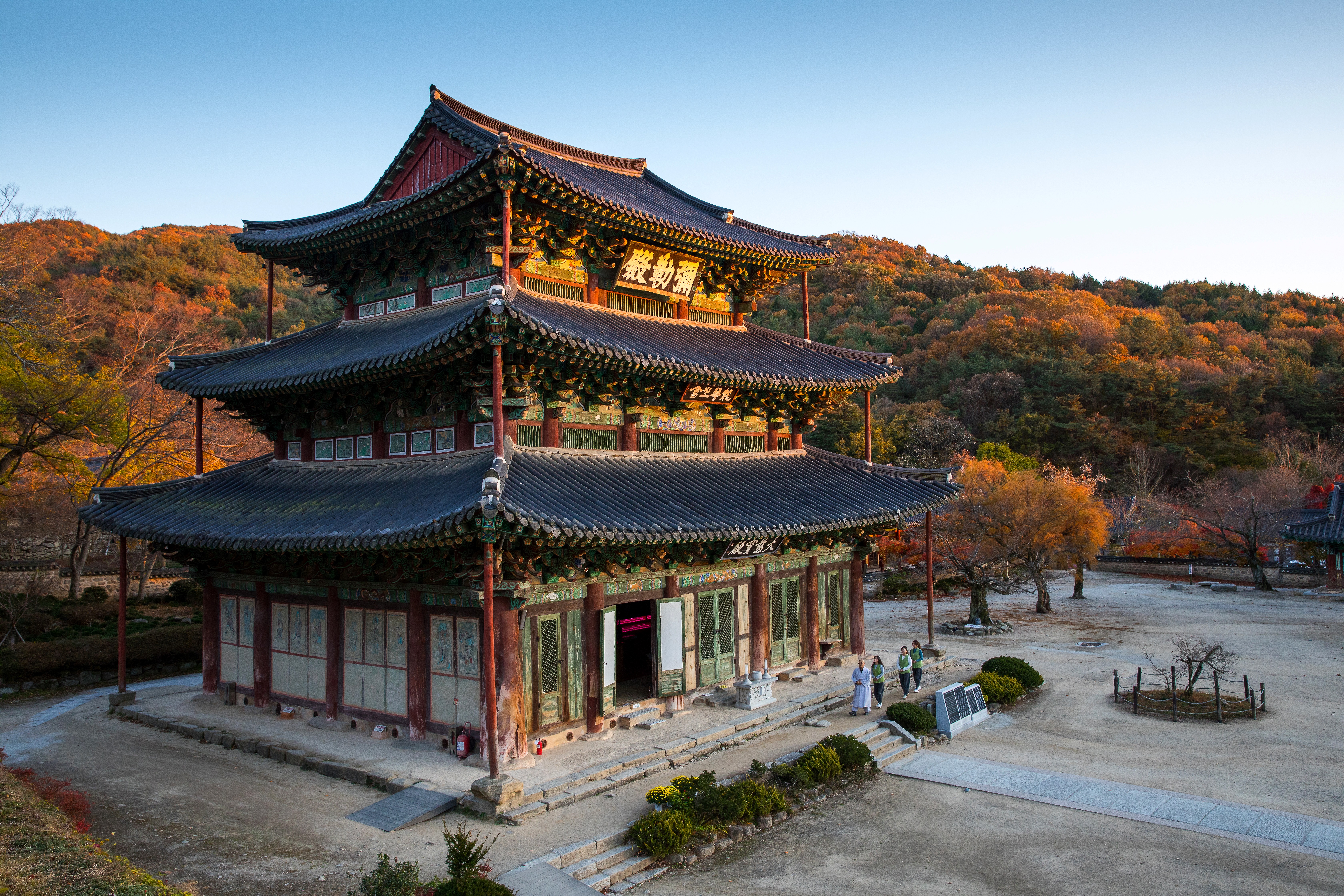 1.사찰전경_가을 금산사.jpg